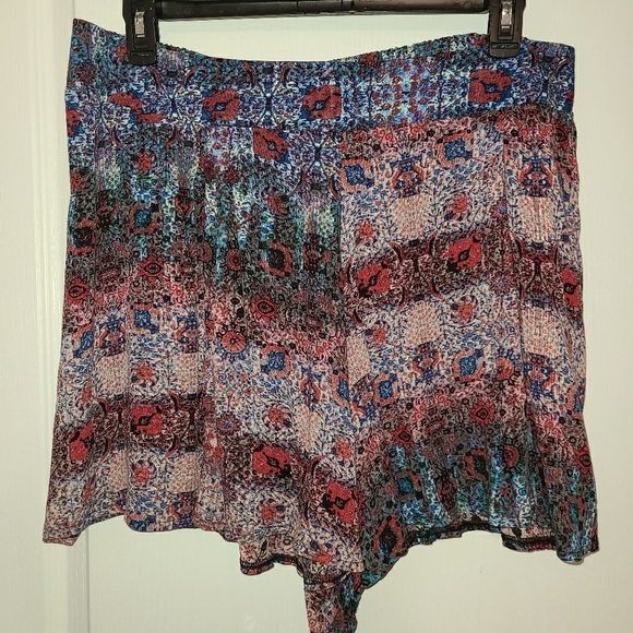 living doll Pants - FINAL💰SALE💲- NWT Rust & Blue Crinkle Shorts
